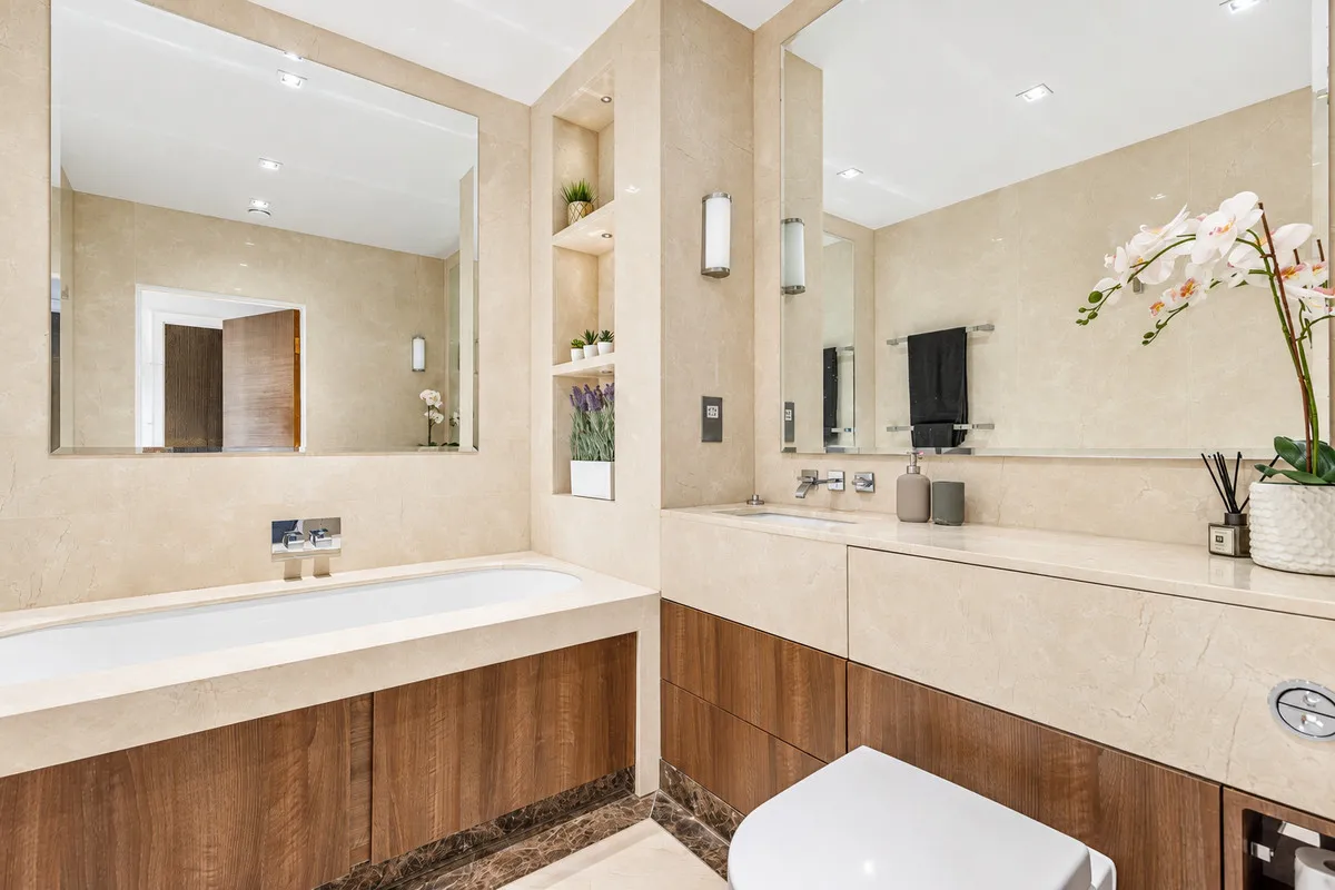 Kew Bridge Road, Brentford, TW8, photo 12