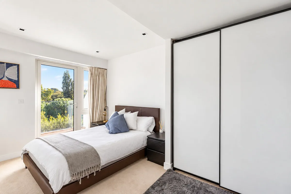 Kew Bridge Road, Brentford, TW8, photo 9