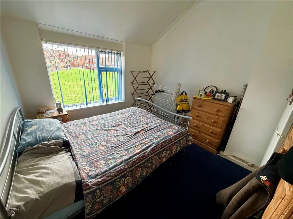 Millicent Square, Maltby, S66, photo 5