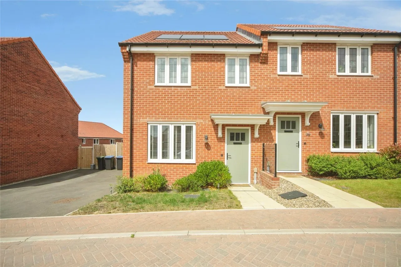 3 bed house for sale — Squirrel Close, Onehouse, Stowmarket, Suffolk, IP14