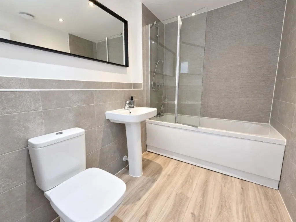 Aynhoe Road, St Crispins, photo 10