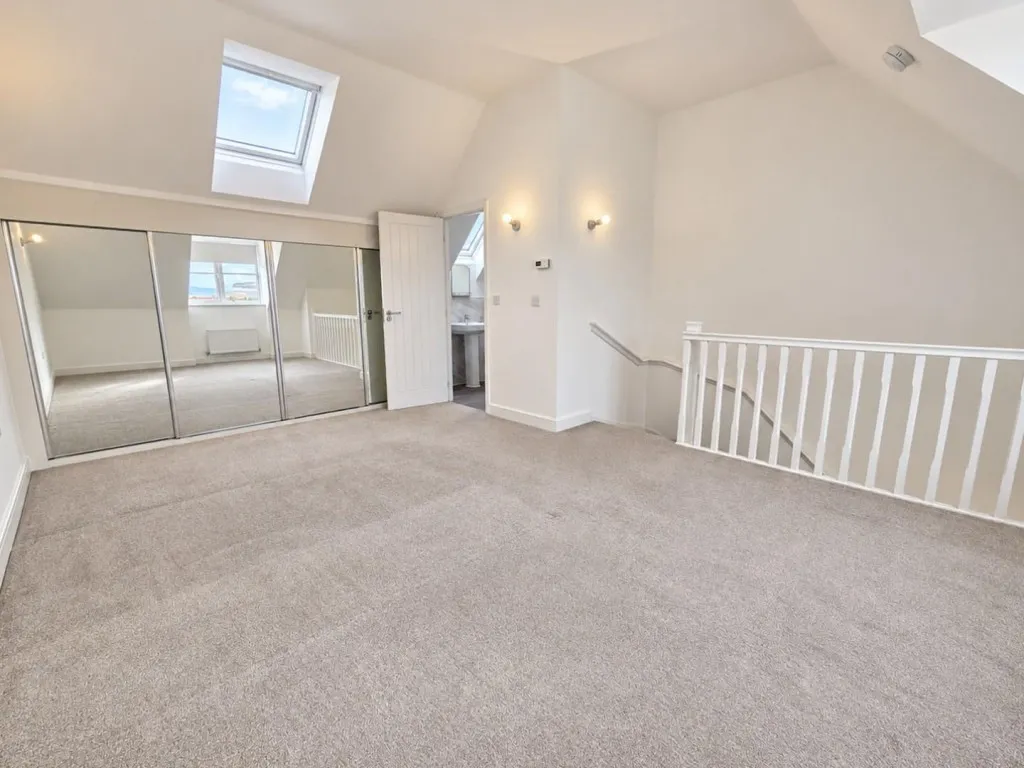 Aynhoe Road, St Crispins, photo 13