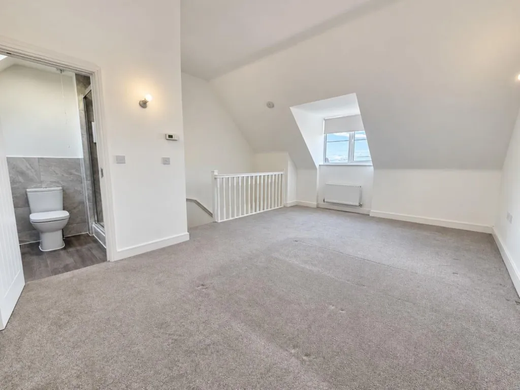 Aynhoe Road, St Crispins, photo 12