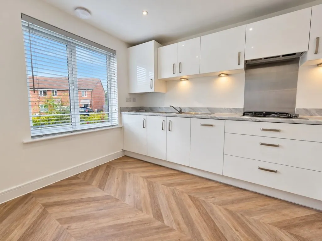 Aynhoe Road, St Crispins, photo 5