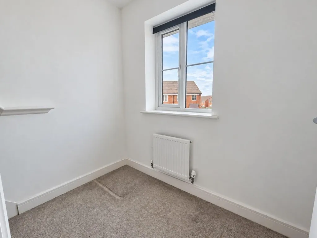 Aynhoe Road, St Crispins, photo 11