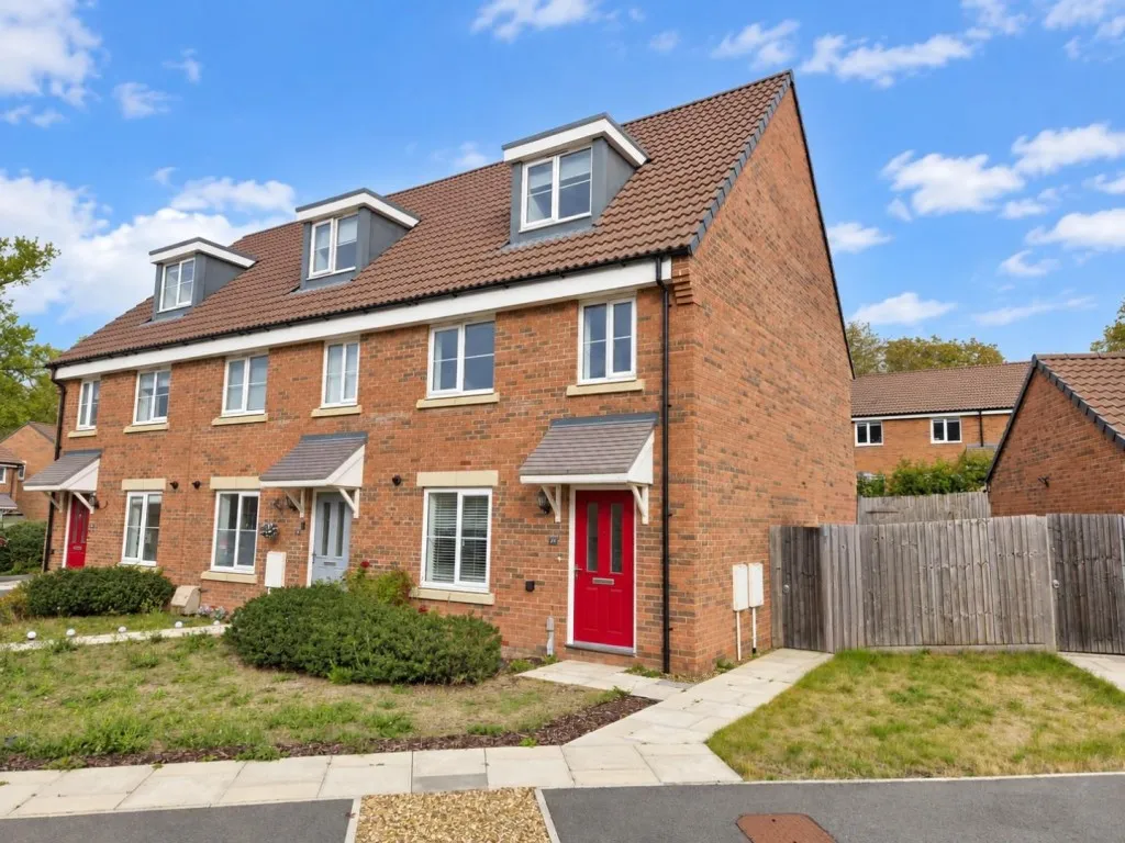 3 bed house for sale, Aynhoe Road, St Crispins