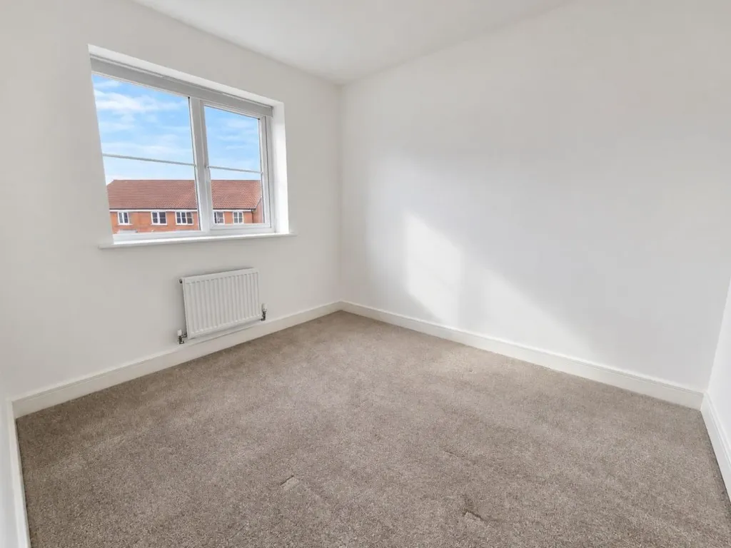 Aynhoe Road, St Crispins, photo 9
