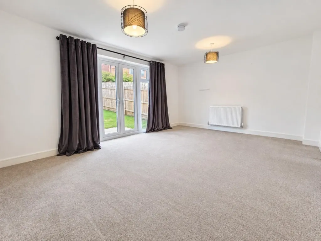 Aynhoe Road, St Crispins, photo 7