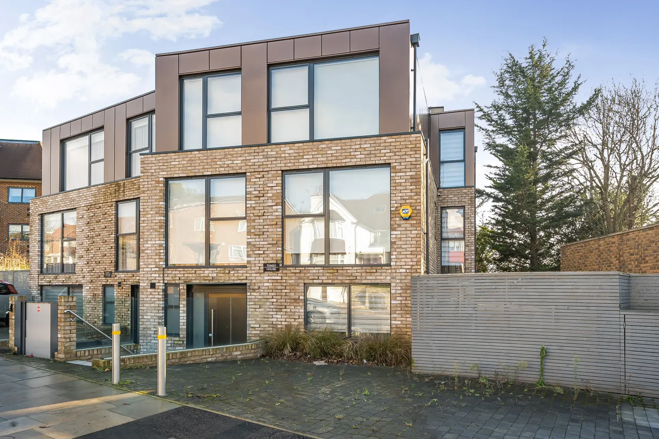 5 bed house to rent — Tango House, The Vale, London