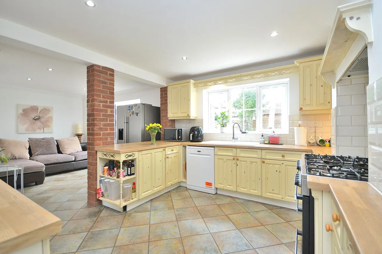 Honeysuckle Way, Northampton, NN3 3QE, photo 4