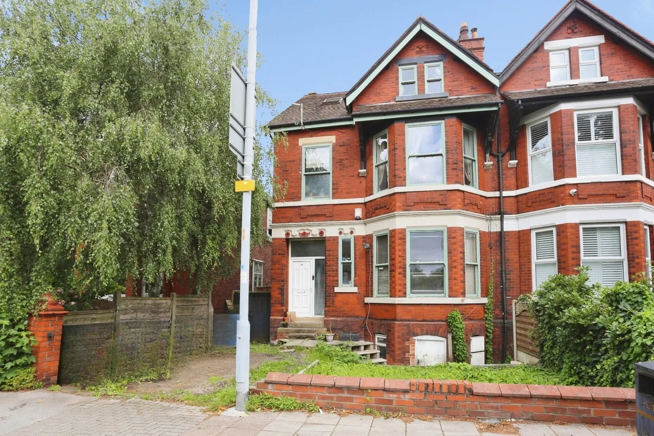 4 bed flat for sale, Wellington Road North, Heaton Chapel, SK4
