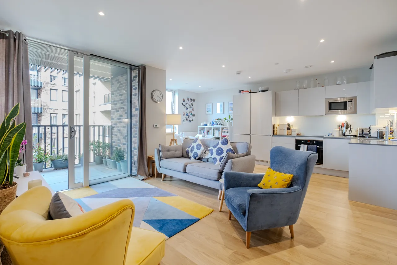 2 bed flat for sale — 81 Plough Lane, London, SW17