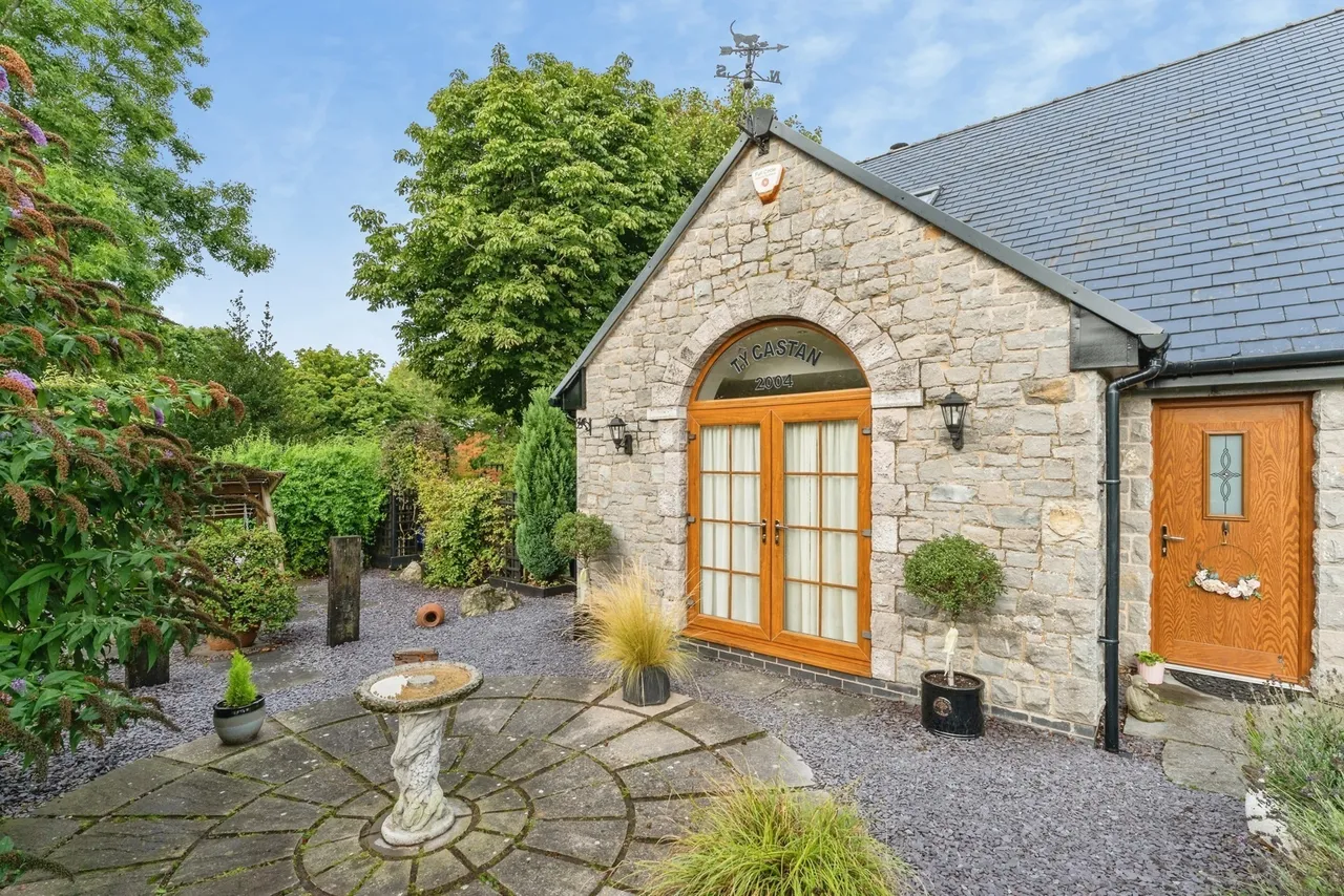Church Terrace, Rhes-y-Cae, CH8, photo 31