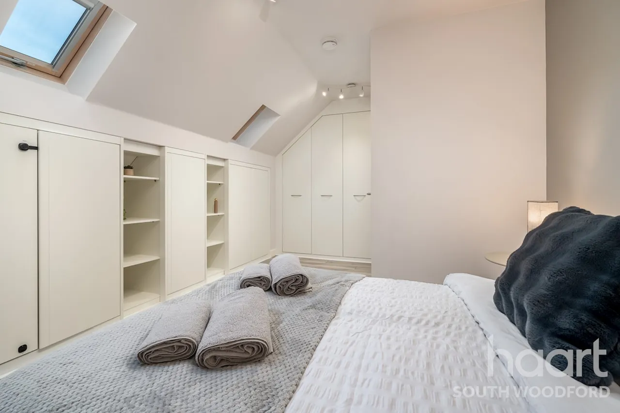 Becket Close, IG8, photo 19