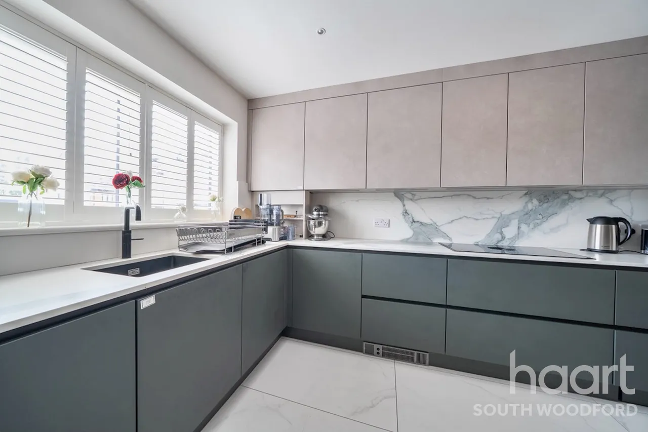 4 bed house to rent, Becket Close, IG8