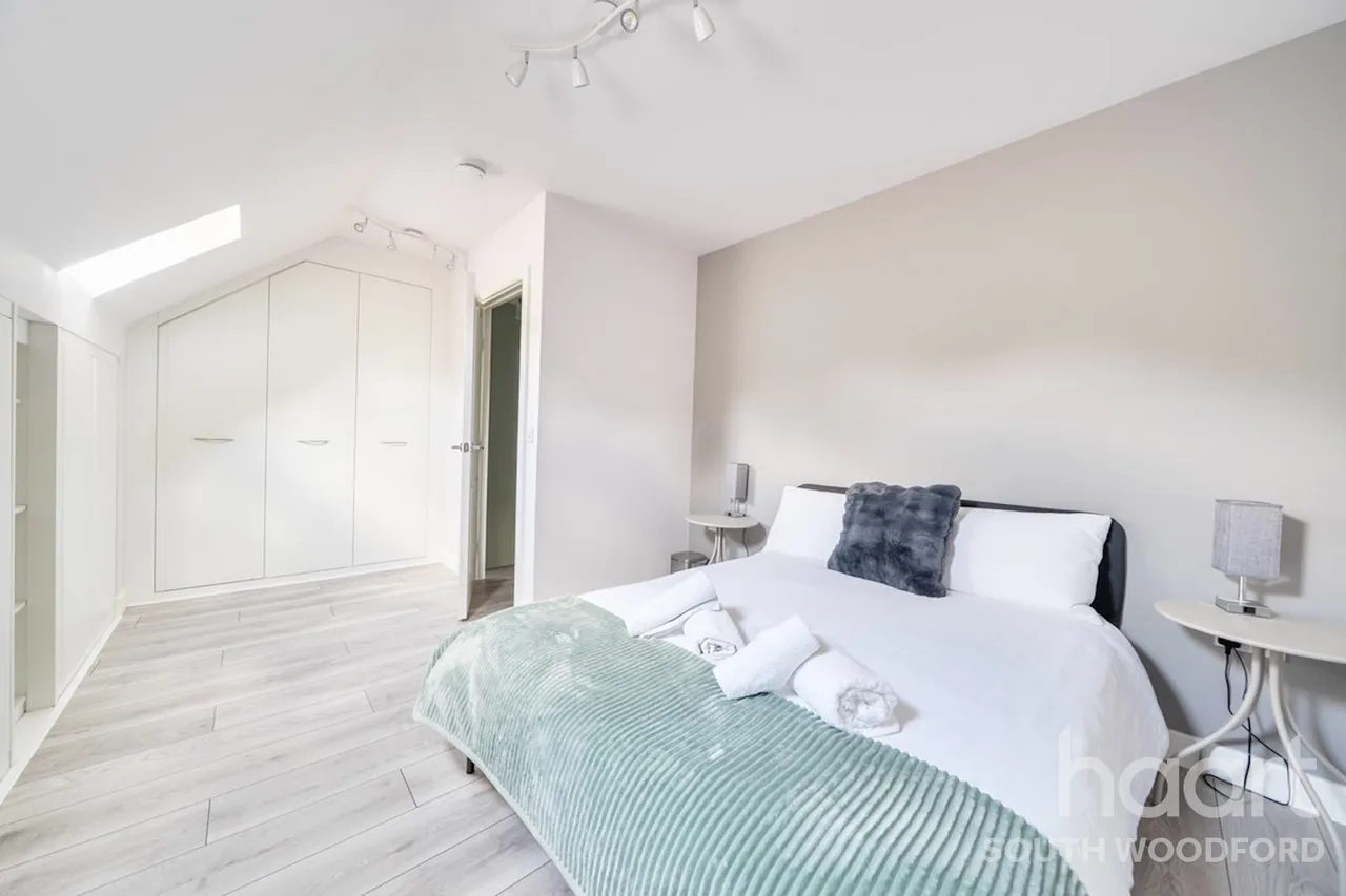 Becket Close, IG8, photo 11