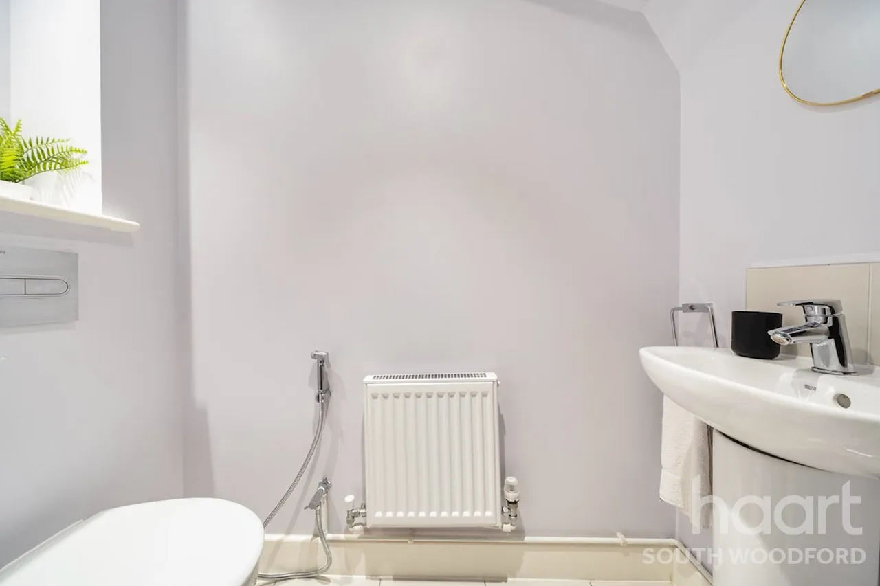 Becket Close, IG8, photo 15