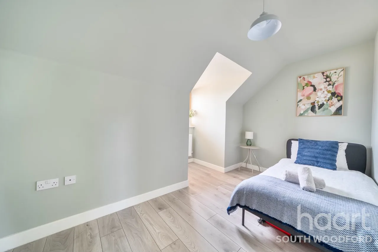 Becket Close, IG8, photo 12