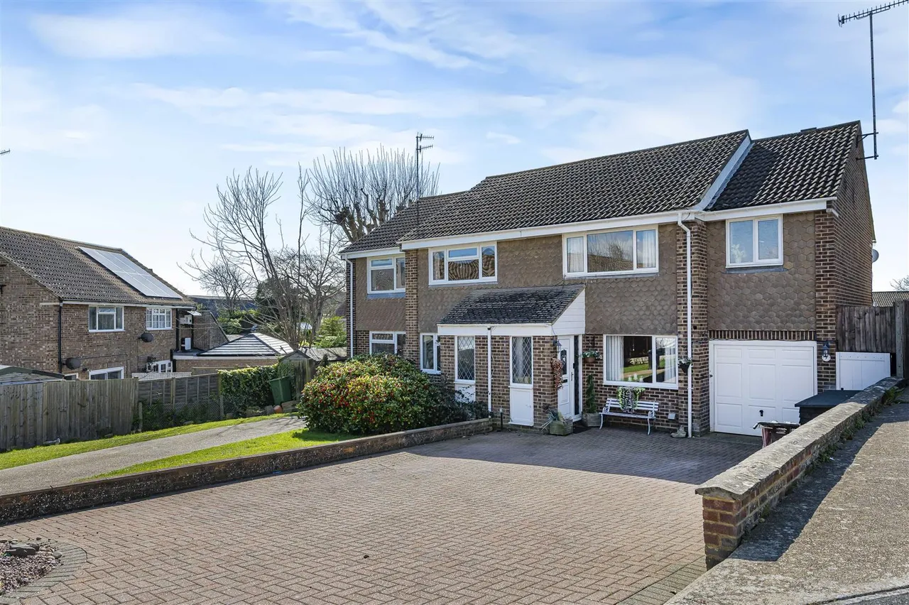 3 bed house for sale, Monarch Gardens, Seaford