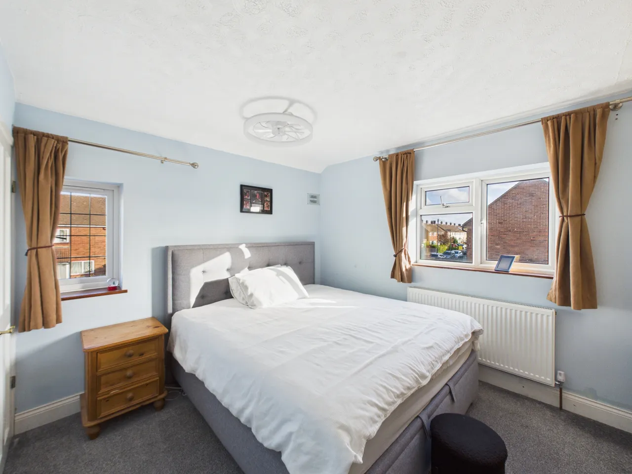 Caledonia Road, Stanwell, TW19, photo 2