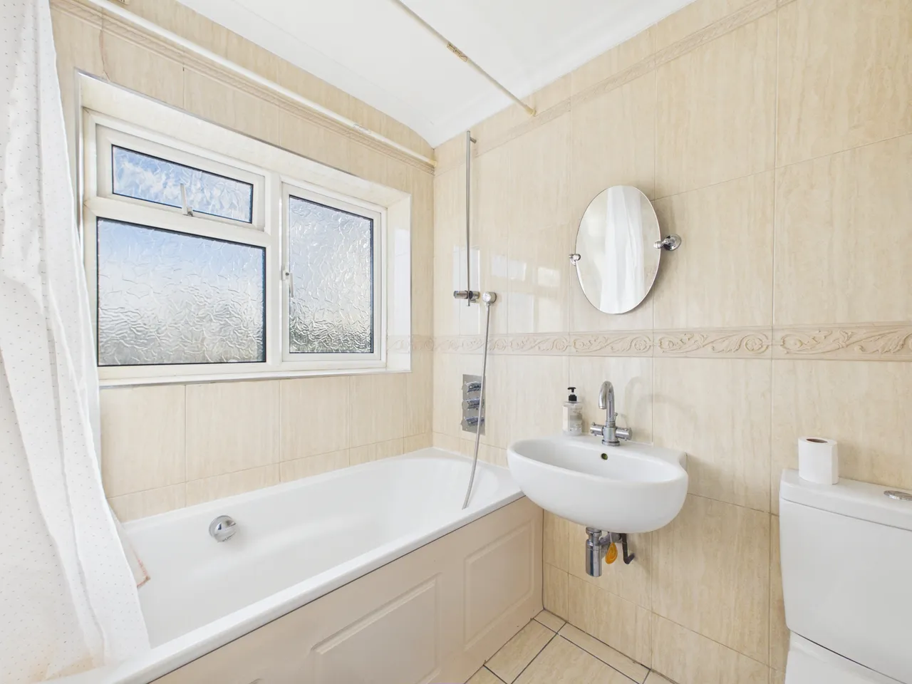 Caledonia Road, Stanwell, TW19, photo 11