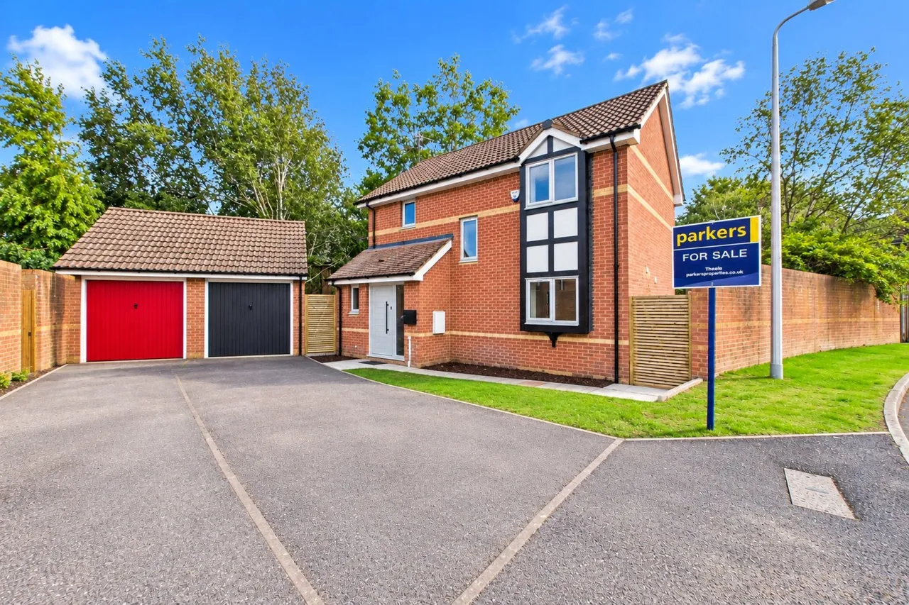 3 bed house for sale, Woodfield Way, Theale, RG7