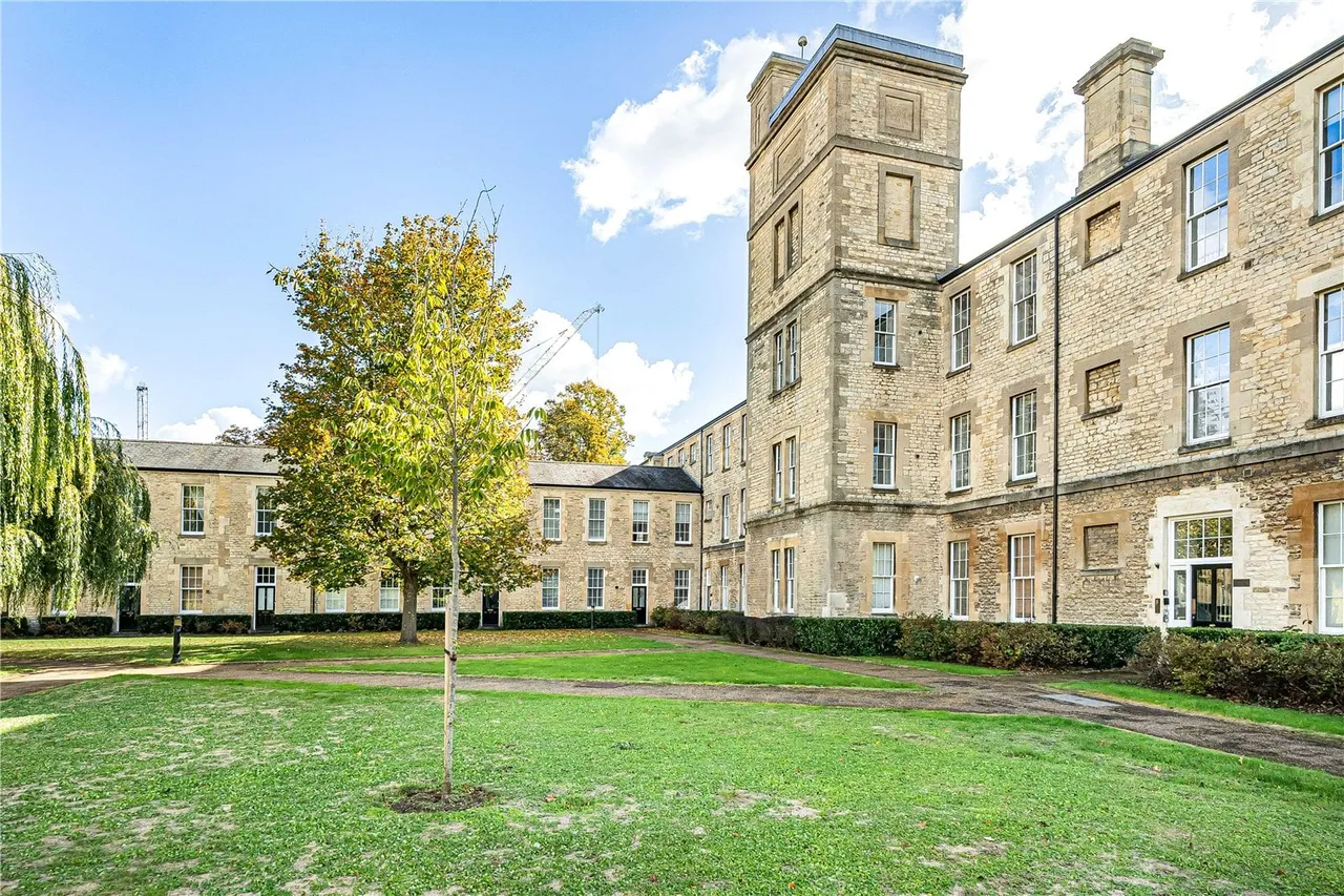 3 bed flat for sale, Mandelbrote Drive, Littlemore, OX4