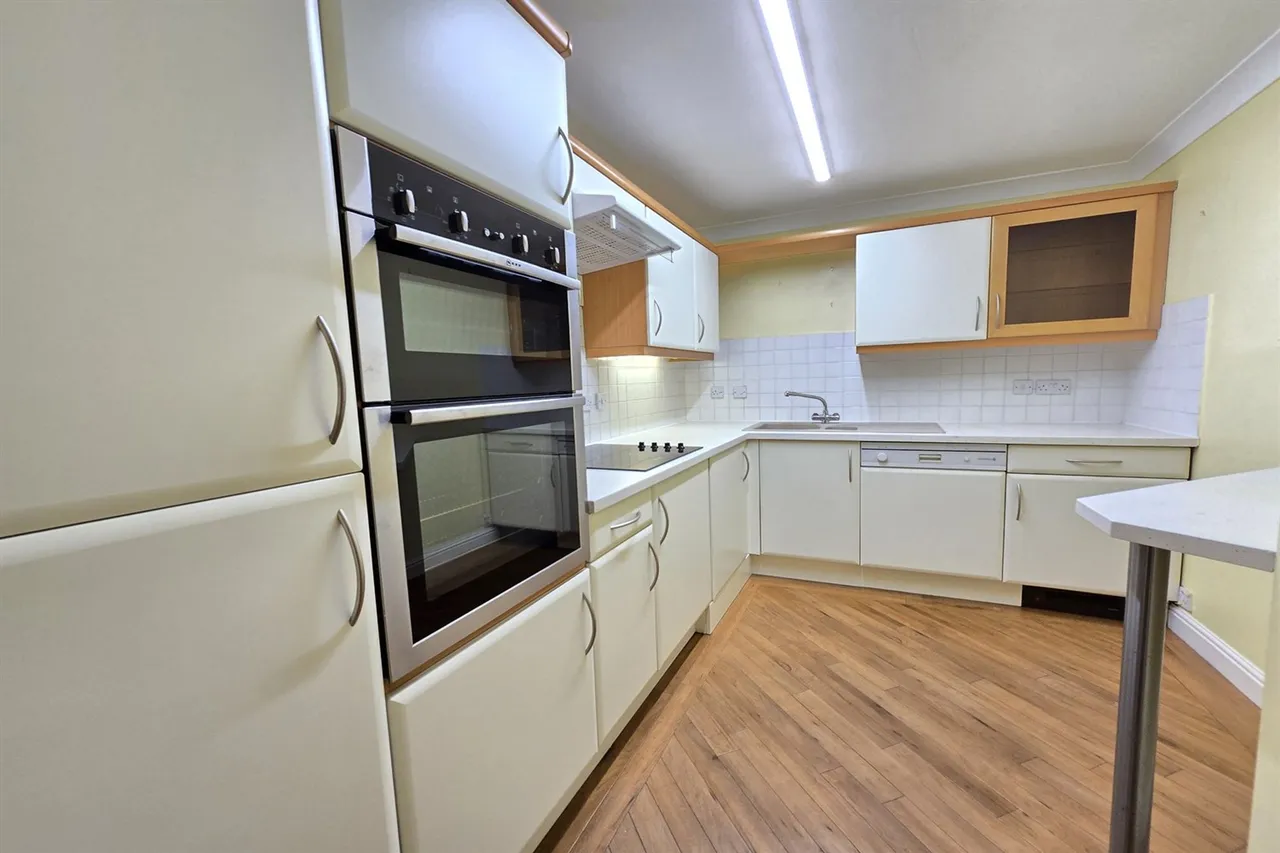 Silverdale Racefield Road, Altrincham, photo 5