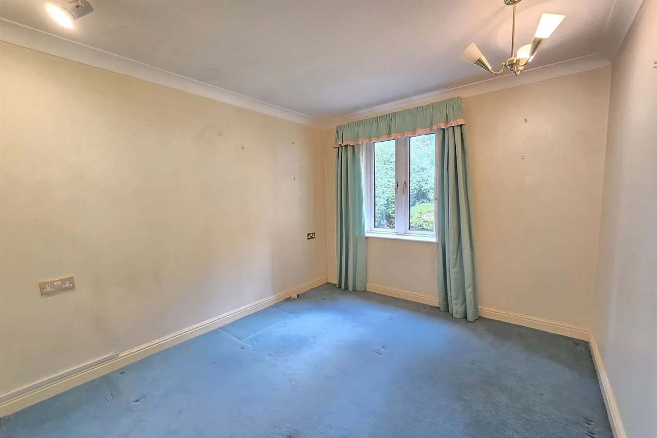 Silverdale Racefield Road, Altrincham, photo 12