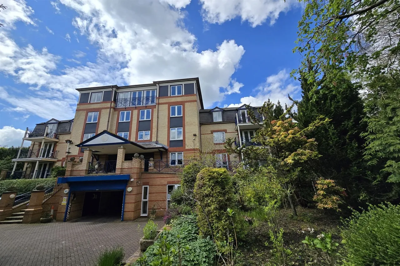 Silverdale Racefield Road, Altrincham, photo 2
