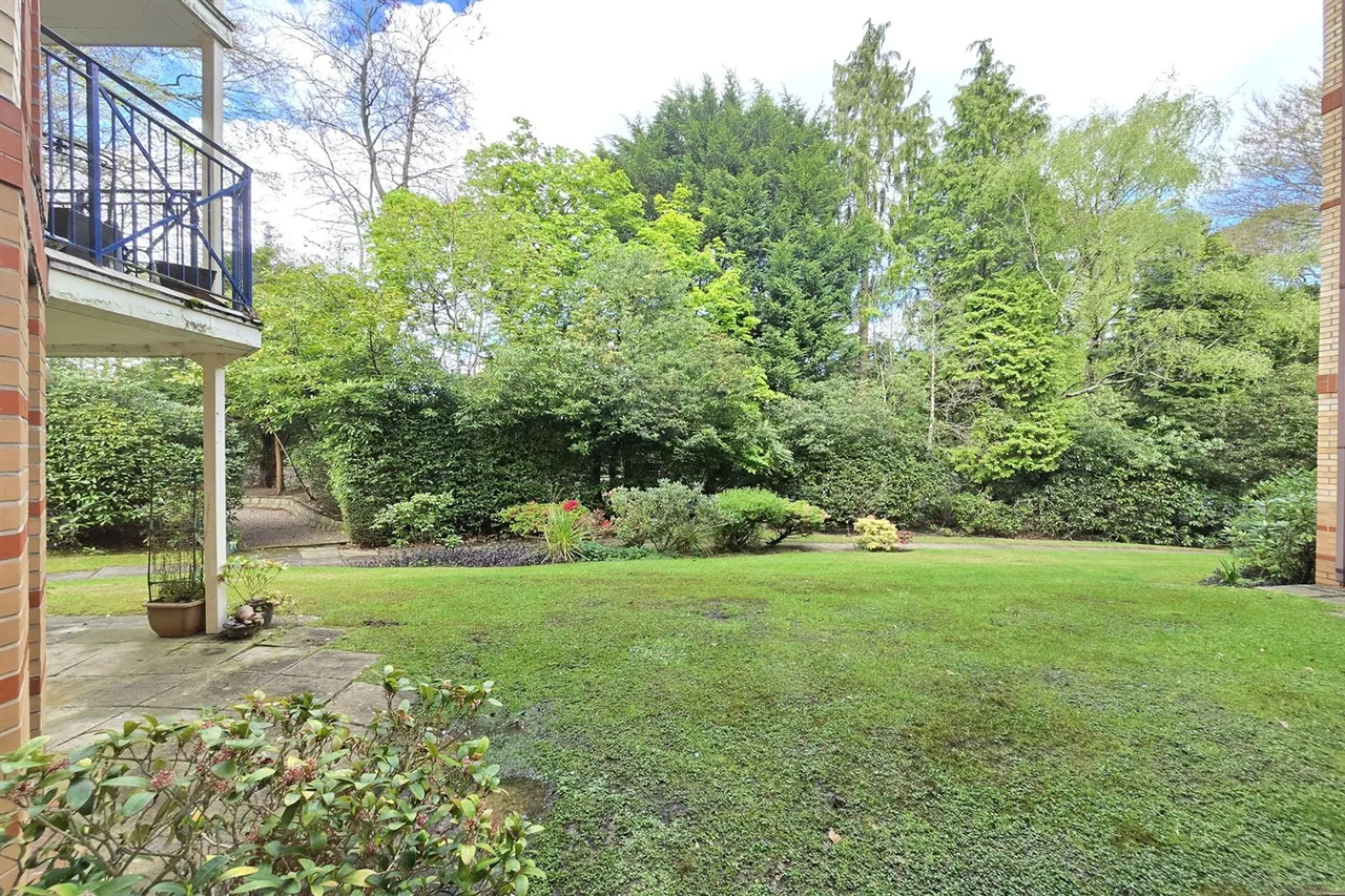 Silverdale Racefield Road, Altrincham, photo 9
