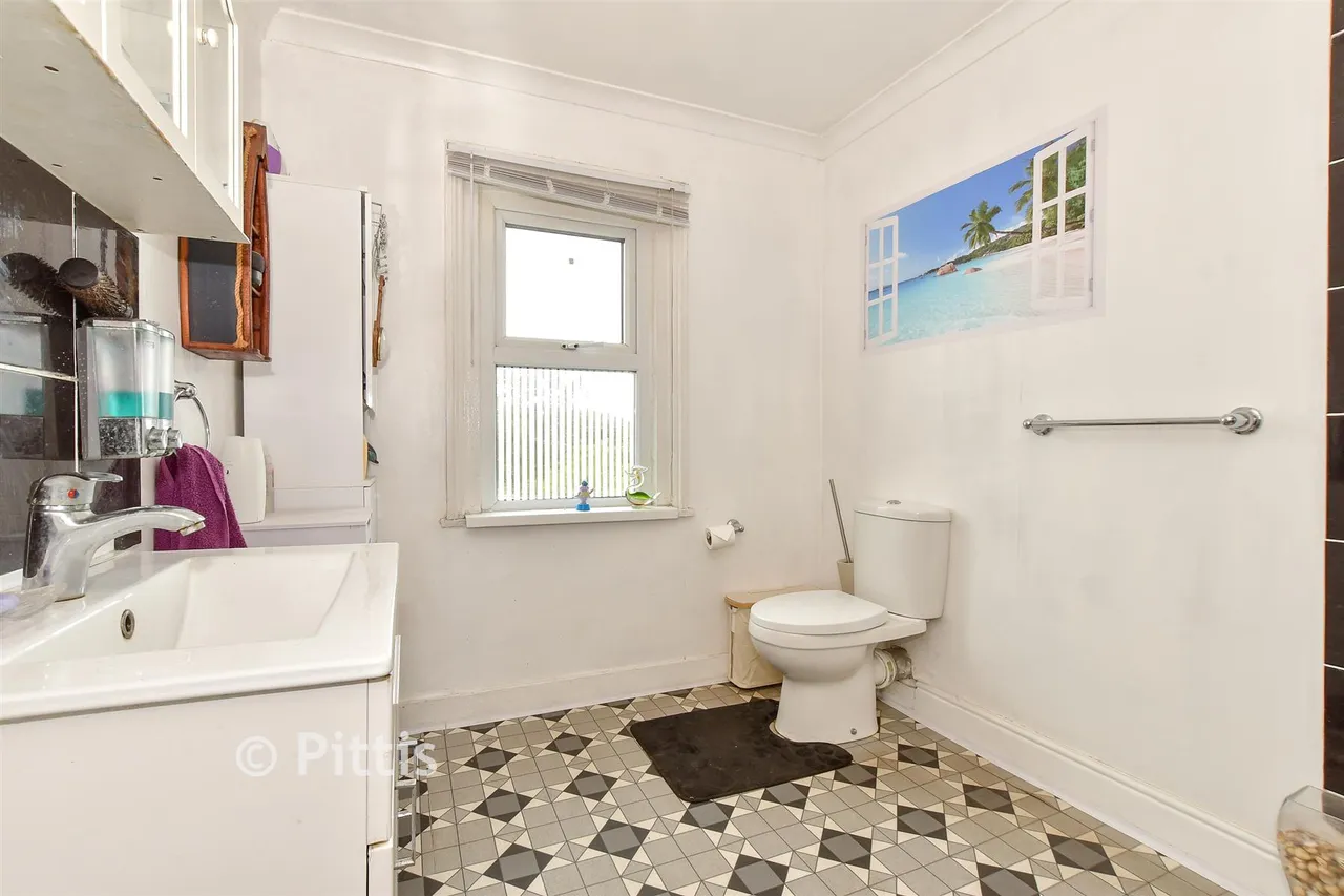 West Hill Road, Ryde, PO33, photo 13