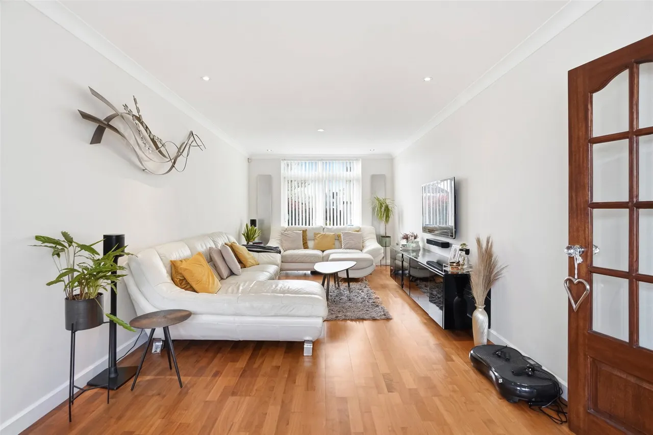 Lyndhurst Avenue, Twickenham, TW2 6BN, photo 2