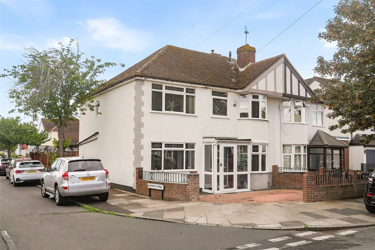 5 bed house for sale — Lyndhurst Avenue, Twickenham, TW2 6BN