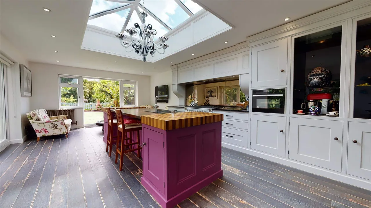 5 bed house for sale — Nursery Road, Loughton