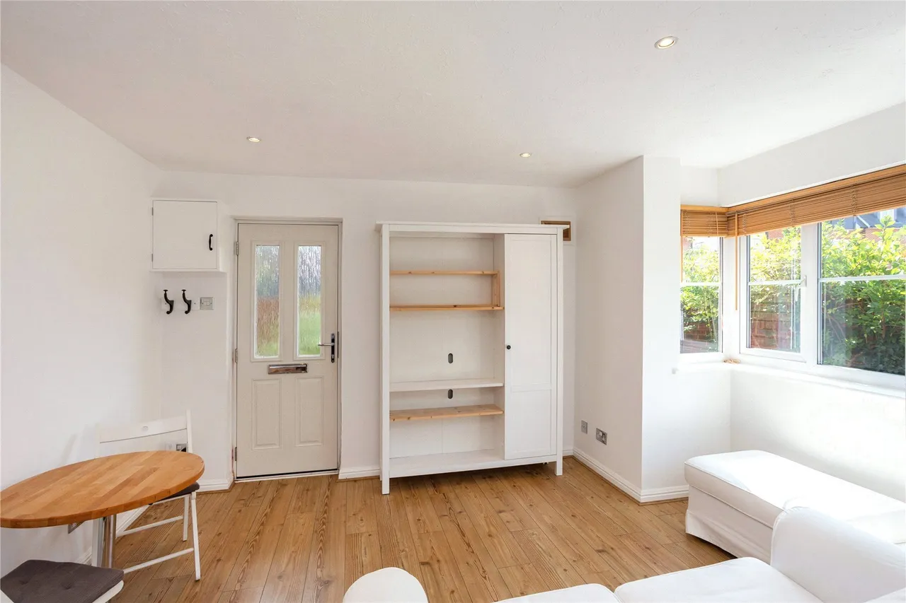 Nicholson Mews, Nicholson Walk, Egham, Surrey, TW20, photo 4