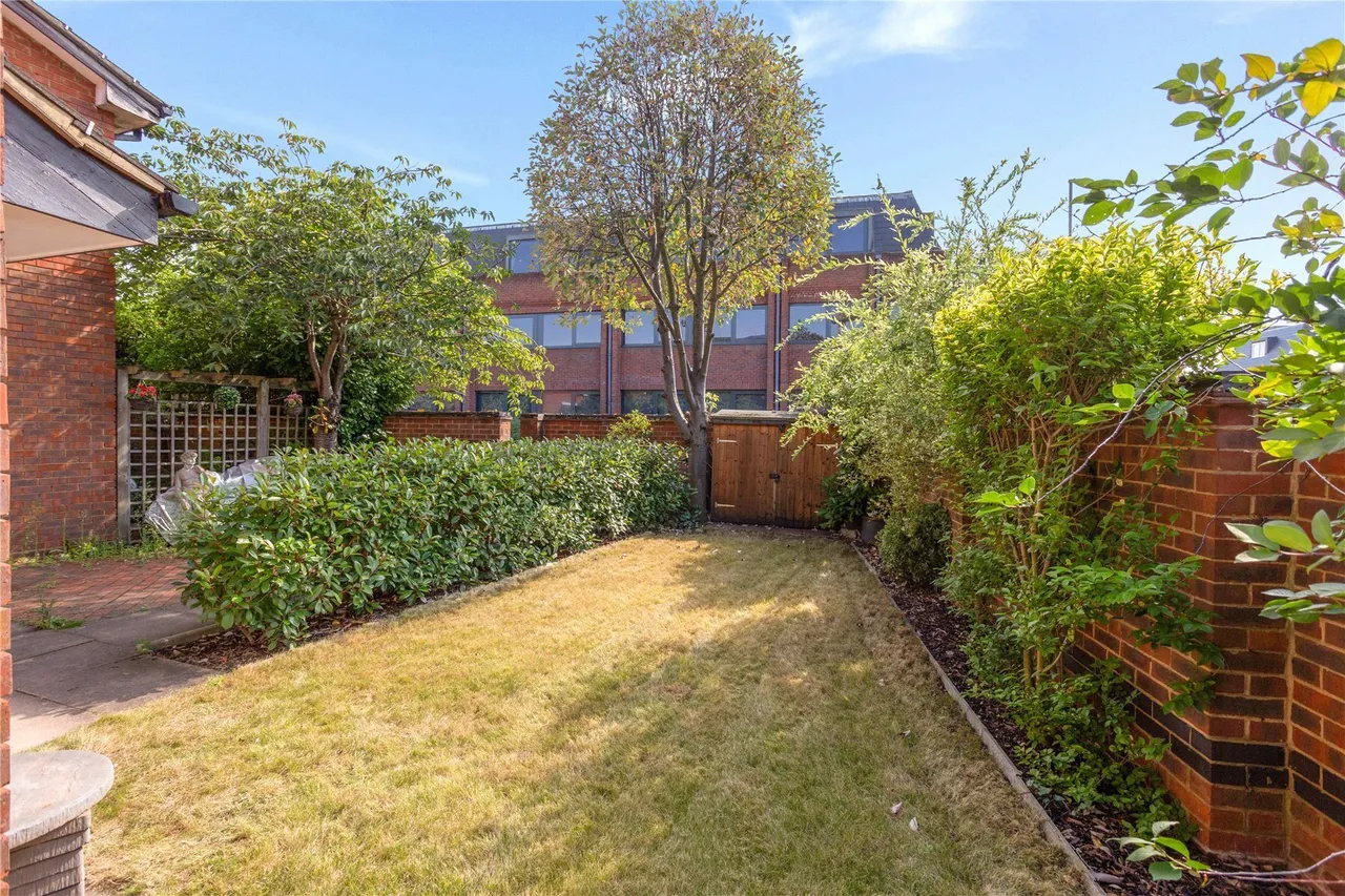 Nicholson Mews, Nicholson Walk, Egham, Surrey, TW20, photo 9