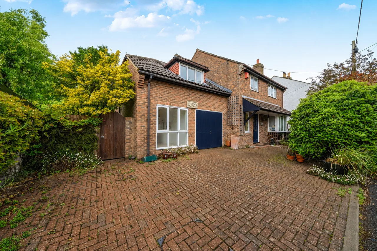 4 bed house for sale, Durlock, Minster