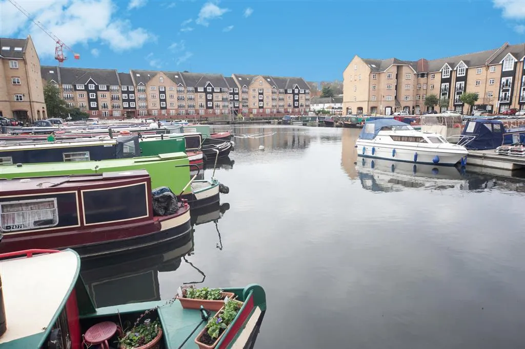 2 bed flat to rent — Evans Wharf, HP3