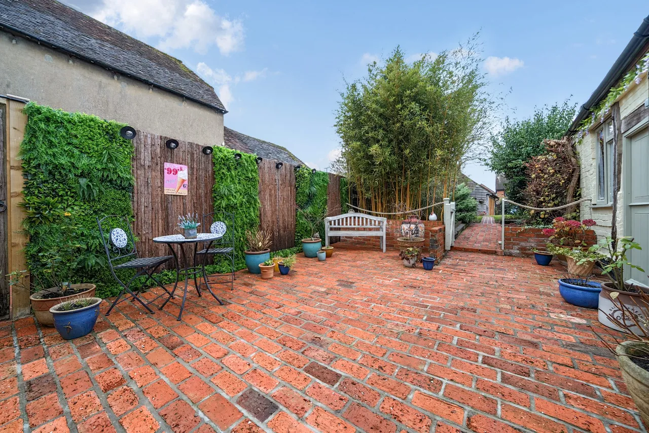 High Street, Odiham, Hook, RG29 1LG, photo 13