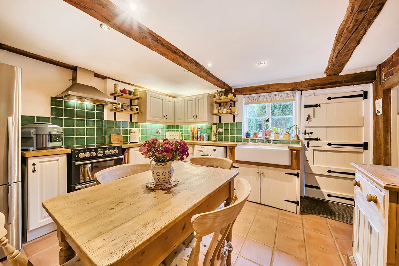 High Street, Odiham, Hook, RG29 1LG, photo 5