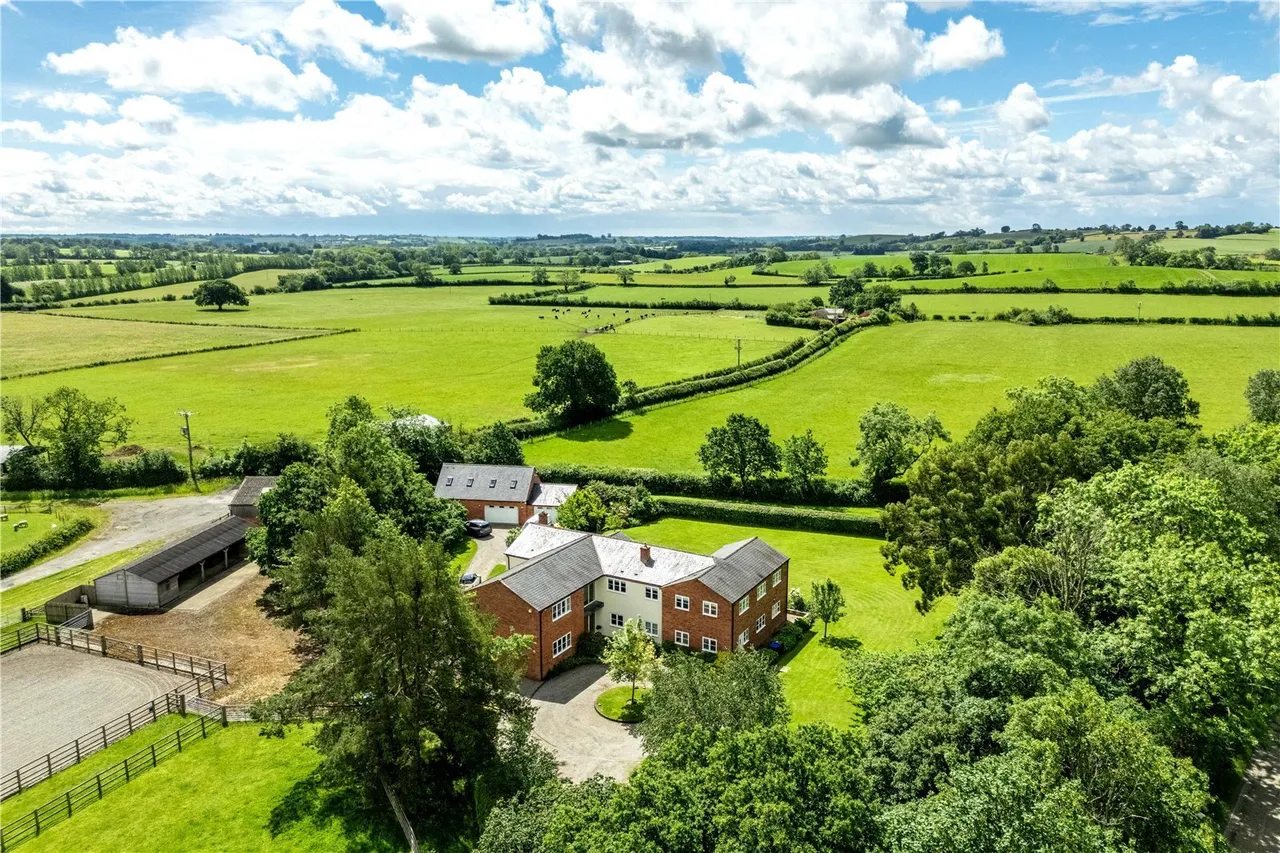 5 bed house for sale, Catesby Road, Hellidon, NN11