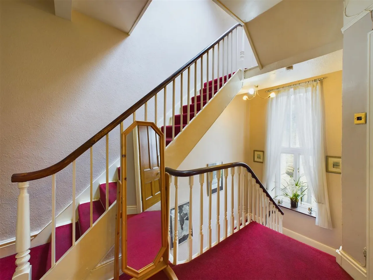Hall Bank, Buxton, photo 5