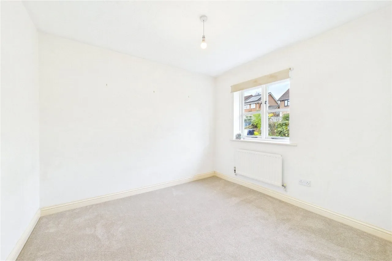 Coltsfoot Close, Burghfield Common, RG7, photo 12