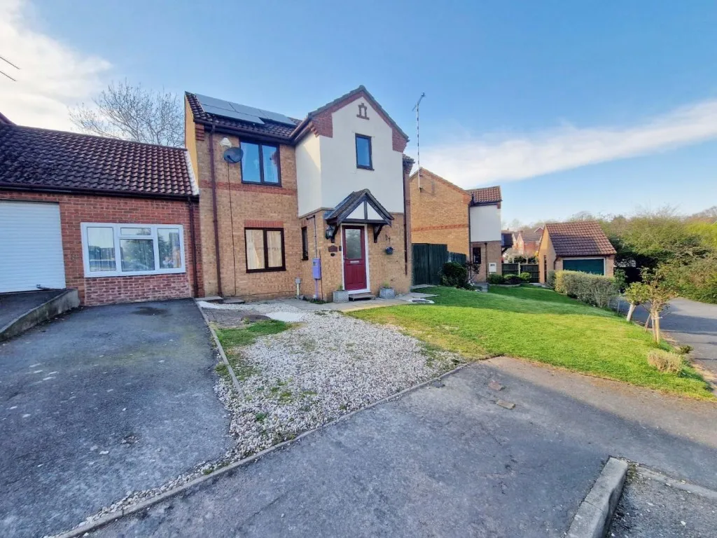 3 bed house for sale, Clover Close, Rugby