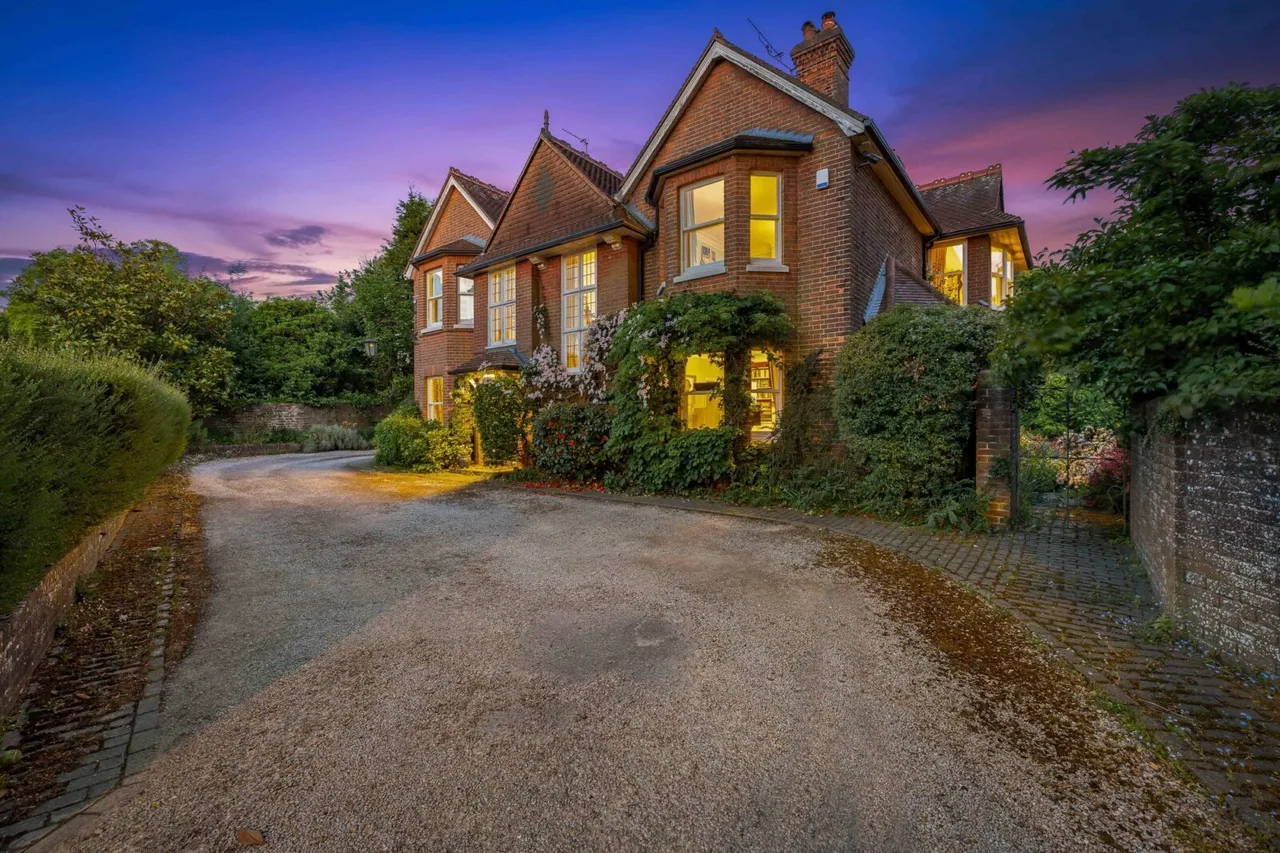 Crossways House Hammerwood Road, Ashurst Wood, East Grinstead, East Grinstead, RH19 3RX, photo 2