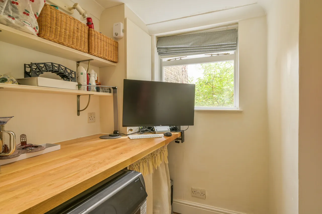 Flat First Floor, 28 Aynhoe Road, London, photo 11