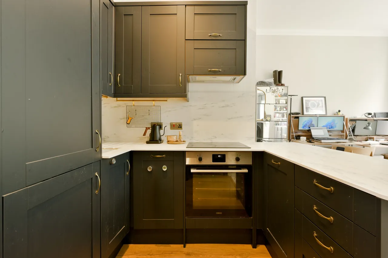 Flat First Floor, 28 Aynhoe Road, London, photo 8