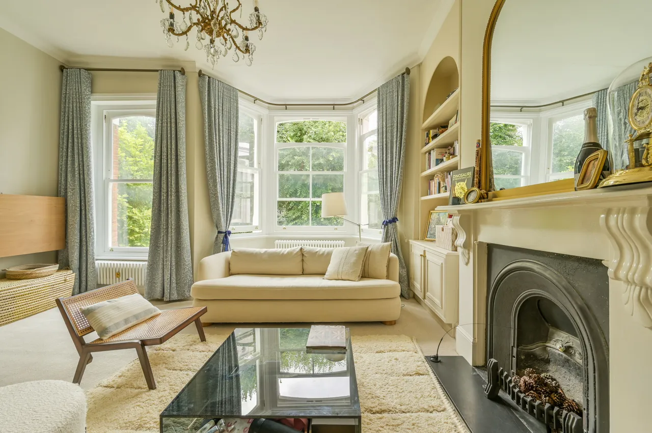 Flat First Floor, 28 Aynhoe Road, London, photo 5