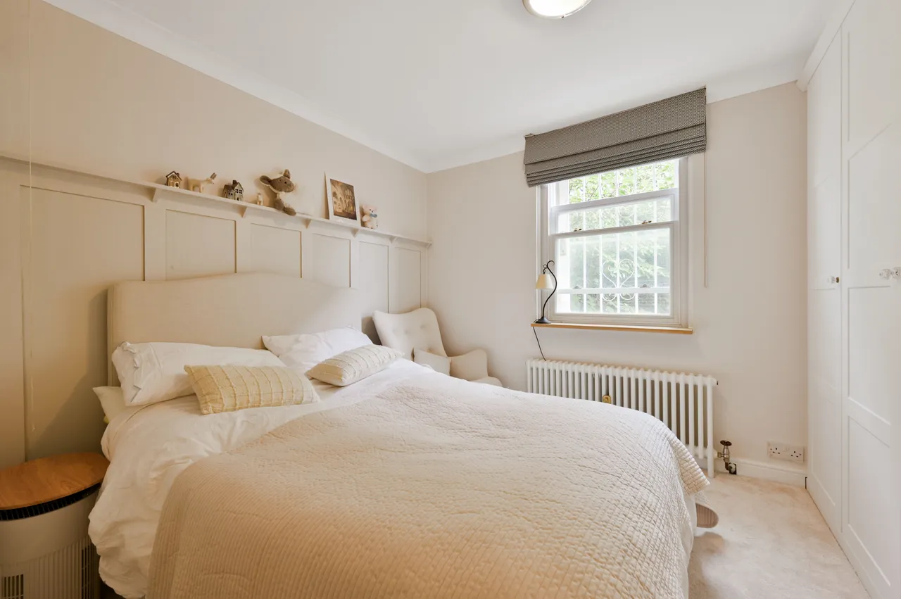 Flat First Floor, 28 Aynhoe Road, London, photo 6